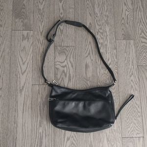 Beautiful vintage genuine leather bag 🌼🌸🍀